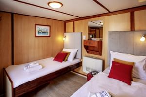 ms-azimut-schip-hut-eenspersoons-bedden