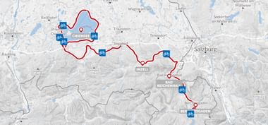 Kaart van fietsroute van Chiemsee naar Königssee in Beieren, Duitsland. Rode lijn verbindt Prien am Chiemsee, Bad Reichenhall en Berchtesgaden.