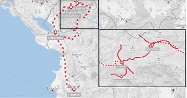 Kaart van wandelroutes Noord-Albanese Alpen Topografische kaart met wandelroutes in Noord-Albanese Alpen, rode gestippelde en doorgetrokken lijnen markeren paden door Shkodra, Valbona en Theth.