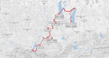 Kaart van het Ludwig-Pad in Beieren met rode stippellijn die plaatsen zoals Diessen, Wessobrunn, Peiting en Füssen verbindt.