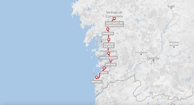 Kaart van de Camino Portugal pelgrimsroute van Baiona naar Santiago de Compostela met rode markeringen voor stops via Vigo, Pontevedra en Padron.
