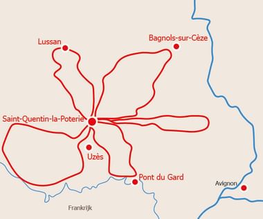 Kaart met rode fietsroutes die Lussan, Bagnols-sur-Cèze, Saint-Quentin-la-Poterie, Uzès en Pont du Gard in Zuid-Frankrijk verbinden.