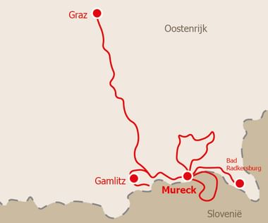 Kaart met fietsroute in Steiermark, Oostenrijk die Graz, Gamlitz, Mureck en Bad Radkersburg verbindt met rode lijnen op beige achtergrond.