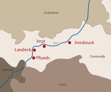 Kaart van Tirol fietsroute met steden Kaart toont fietsroute door Tirol met blauwe rivierlijn die steden Landeck, Pfunds, Imst en Innsbruck met rode punten verbindt.