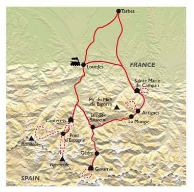 Pyreneeën kaart met Frankrijk-Spanje route Topografische kaart van de Pyreneeën met rode route tussen Franse plaatsen zoals Tarbes, Lourdes en Spaanse locaties waaronder Gavarnie.