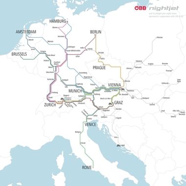 Spoorwegnetwerkkaart met ÖBB Nightjet-routes door Europa, die grote steden zoals Amsterdam, Berlijn, Hamburg, Praag, Wenen, München, Zürich en Rome verbindt.