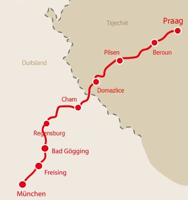 Kaart met fietsroute van München naar Praag via Freising, Bad Gögging, Regensburg, Cham, Domazlice, Pilsen en Beroun in rode lijn.