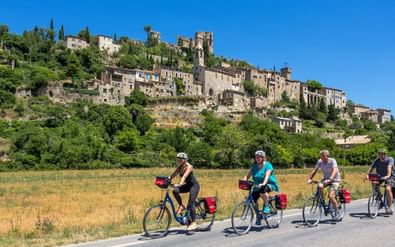 rw-provence-lavendel-fietsers-dorp