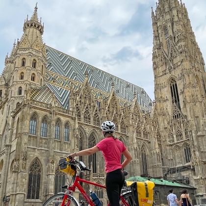 A cyclist stands in front of St. Stephen's Cathedral in Vienna
