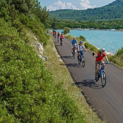 noord-dalmatie-kroatie-fietsers-Telascica