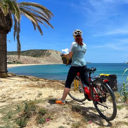 eb-porto-lissabon-fietser-baai-pauze-uitzicht