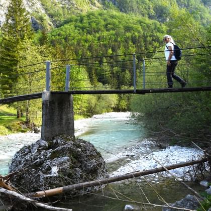 slovenie-brug-soca-rivier-helia-walking