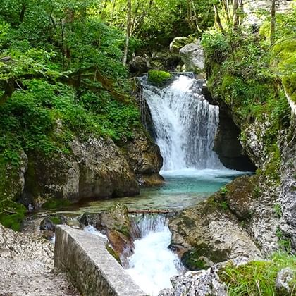 slovenie-waterval-soca-vallei-gljun-helia-walking