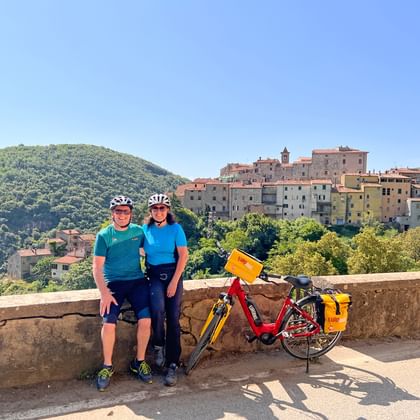 Couple photo in front of the small town of Sassetta