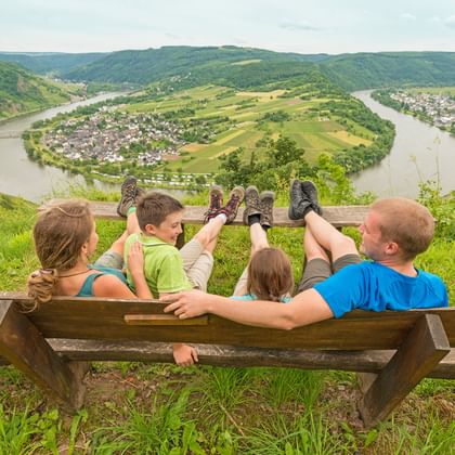 Hiking rest with a view of the Moselle loop
