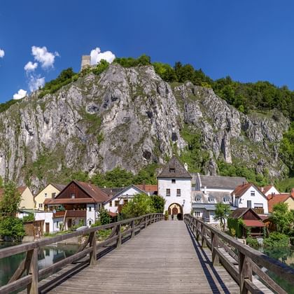 Altmuehltal-Altmuhltal-Alte-Holzbruecke-Essing