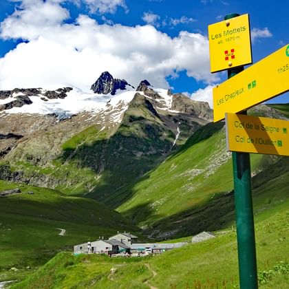 Guideposts in Les Mottets