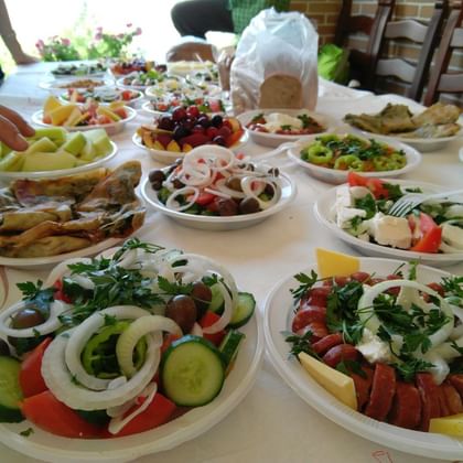 lunch-eten-albanie-albanese-riviera-zbluo