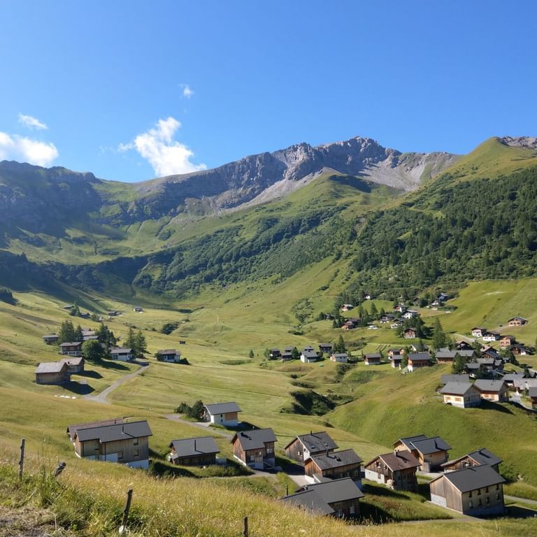 liechtenstein-bergpanorama-bergdorp